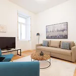 Feels Like Home Chiado Trendy Apartment